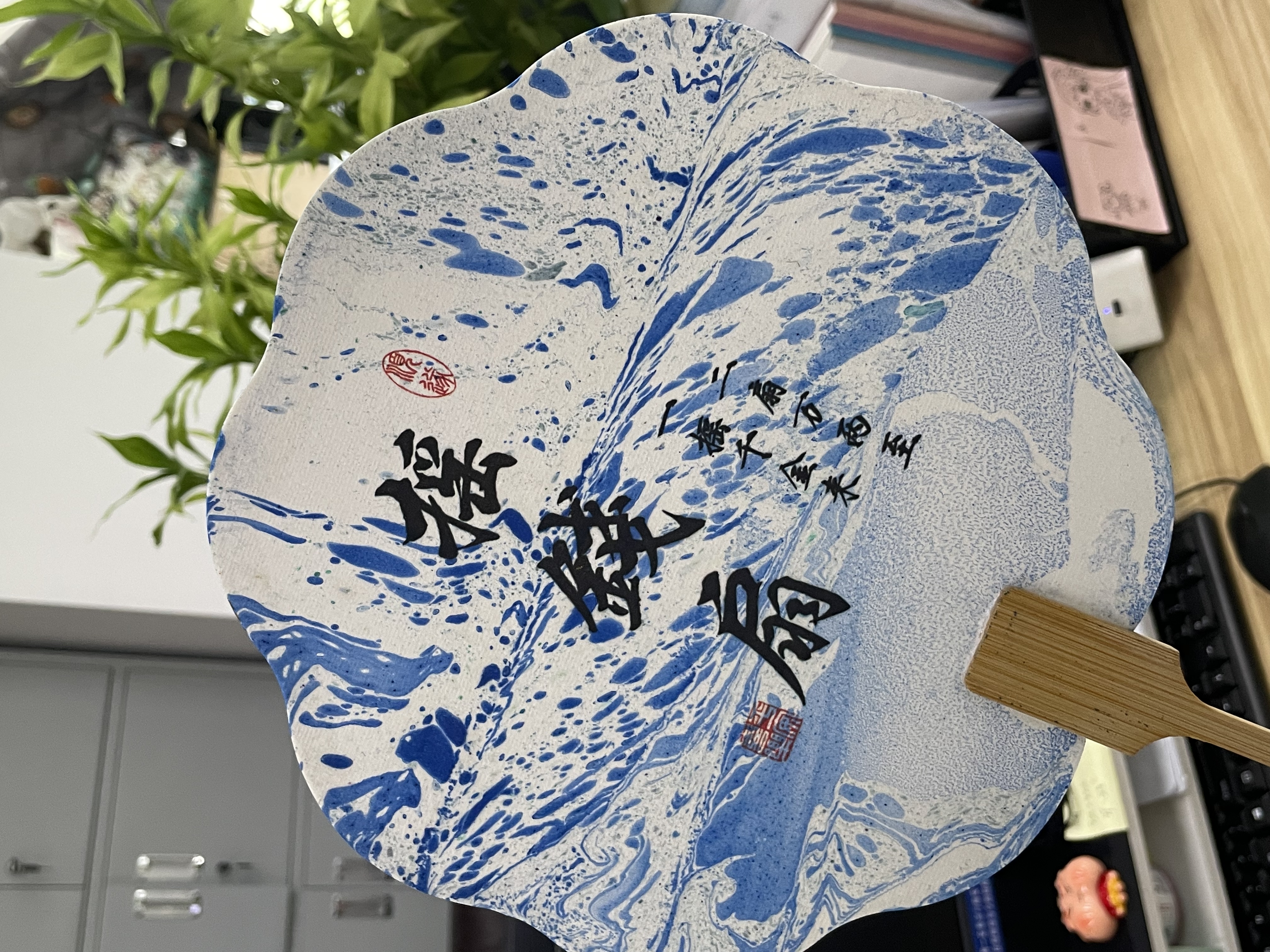 Mid-Autumn Festival:Experience making Chinese lacquer fans 7