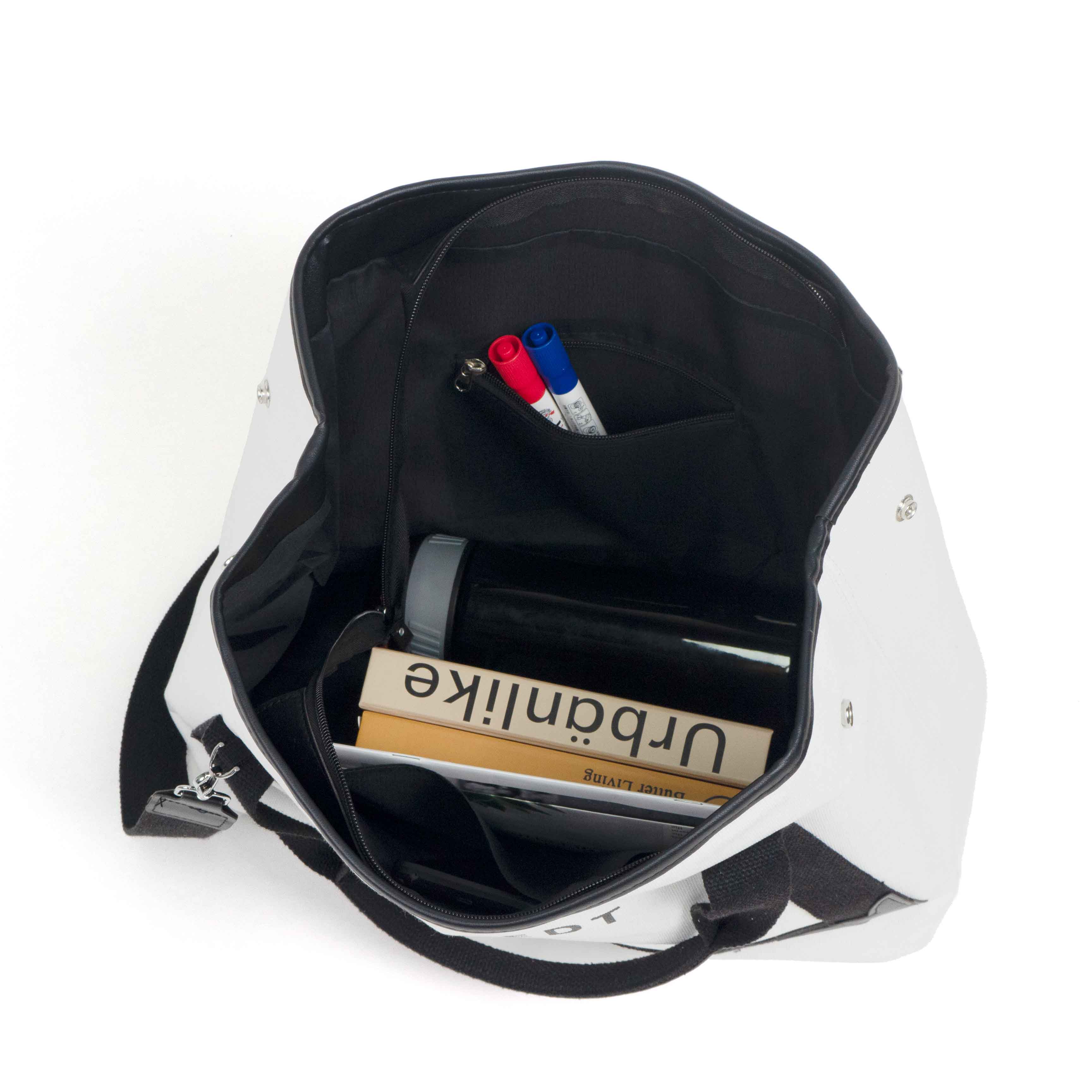 Grace Shoulder Bag In Signature Canvas 1